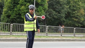 Извънгабаритен товар блокира движението по пътя ВарнаДобрич в петък