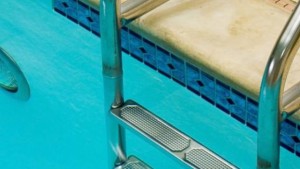 РЗИ Кюстендил е спирала работата на 3 басейна заради мръсната