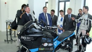 Първият в света електрически туристически мотоциклет пристигна в България СНИМКИ