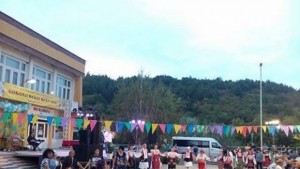 Бобошевско веселие събира стотици на мегдана