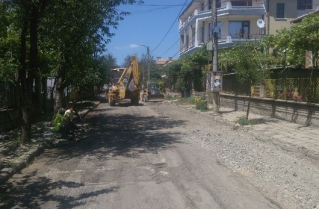 Правителството отпусна 600 000 лева за асфалтиране на улици в Казанлъшко