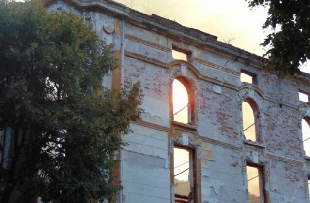 Потушиха пожара в тютюневите складове в Пловдив, четири сгради изгоряха