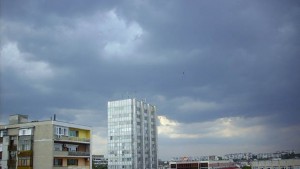 Новата седмица започва с валежи