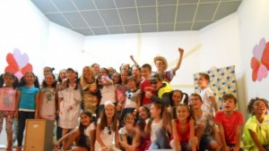 Деца театър и счупения прозорец на леля Спасунка