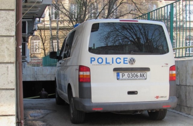 Задържаха мъжа, убил съжителката си в Шумен
