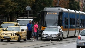 Катастрофа спря движението на трамваите по Христо Ботев СНИМКИ