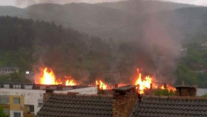 Мълния подпали покрив на къща