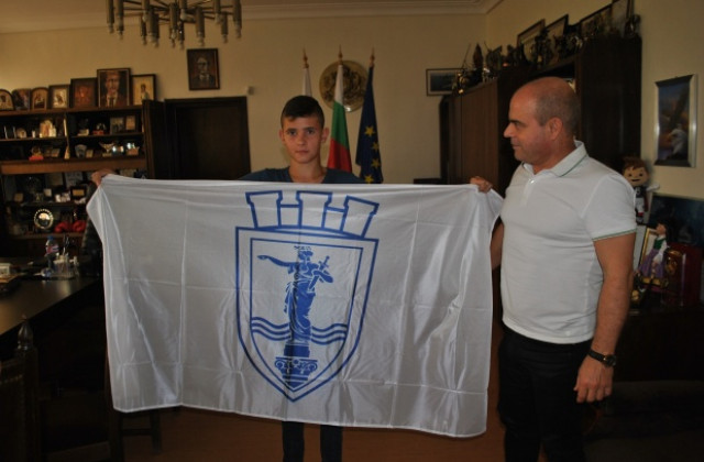Кметът се срещна с младия картинг шампион Николай Петров
