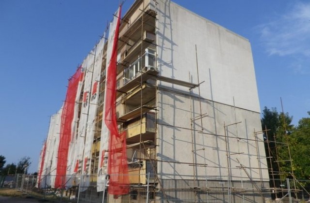 Първите три санирани блока в Болярово ще бъдат готови през октомври