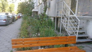 Продължава ремонтирането на пейките в Северен