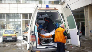 Пострадалият миньор в Мадан има надежда да запази зрението на