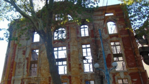 Започнаха огледите на горелите тютюневи складове в Пловдив