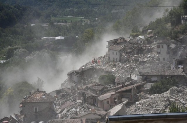 Спасиха дете, останало живо под развалините след земетресението в Италия (ВИДЕО)
