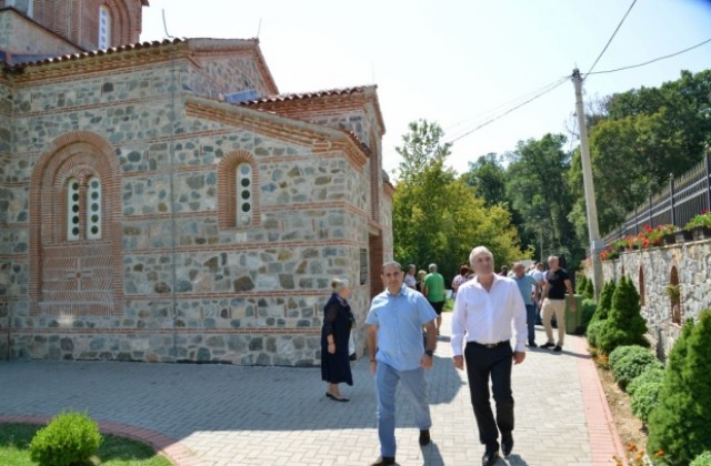 Кметът Мирослав Семов гостува на побратимената македонска община Радовиш