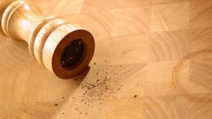 Мелничка за черен пипер осигурява спокойни семейни вечери на масата