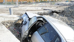 Тийнейджър падна с Фолксваген в дере