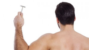 Изобретиха самобръсначка с която мъжете да си бръснат гърбовете СНИМКИ