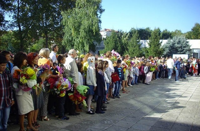 Семейства искат помощ за 995 първолаци