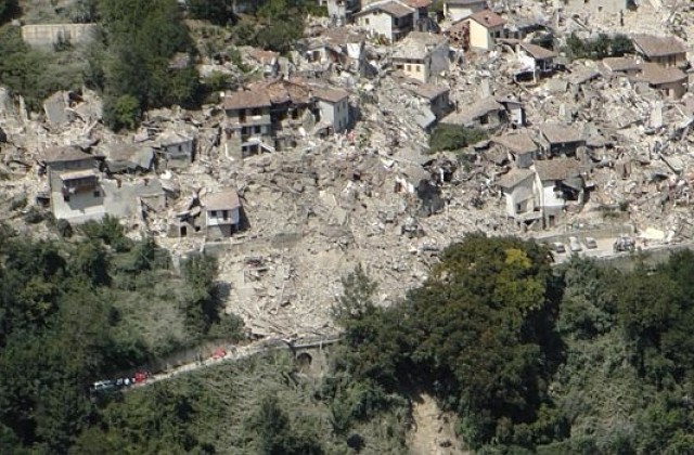 Вторични трусове разлюляха Централна Италия, още търсят оцелели в руините