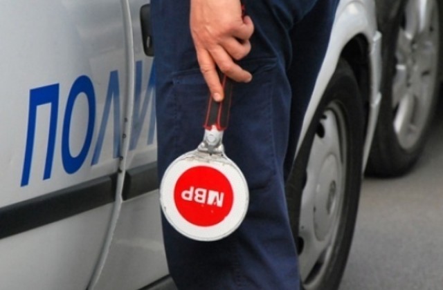 За няколко минути пътни полицаи хванаха двама пияни шофьори в село Горна Росица
