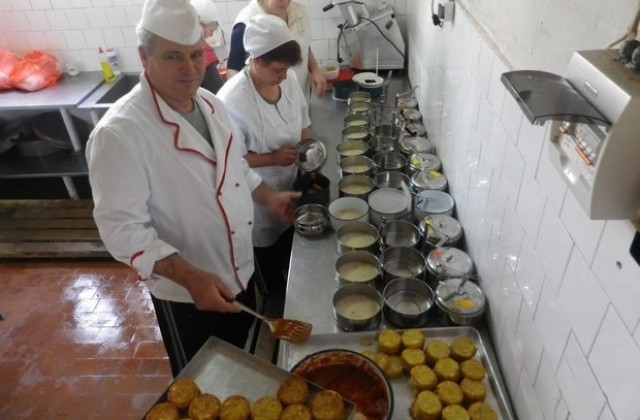 Продължава социалната услуга „Осигуряване на топъл обяд в община Болярово