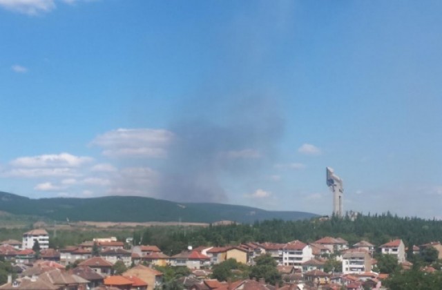 Голям пожар гори край старозагорско село