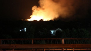 Пожар пламна във вилната зона в Казанлък потушиха го