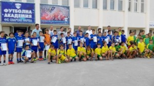 Кметът инспектира ремонтирания стадион Локомотив СНИМКИ