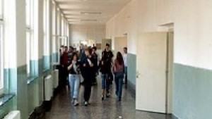 105 зрелостници ще се явят на поправителната матура по български