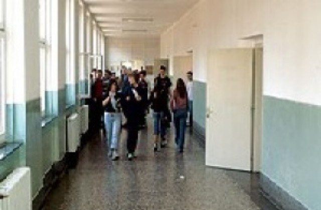 105 зрелостници ще се явят на поправителната матура по български