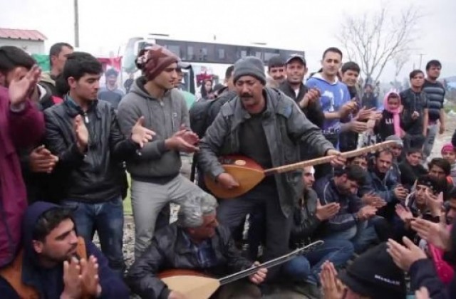 Каналджия скри 16 афганистанци на ул. „Китка”, осъдиха го условно