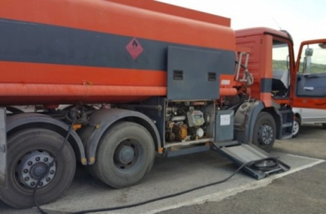 Разбиха нелегална бензиностанция на колела в яхтения порт в Созопол