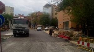 Коли преминават вече през кръстовището на Любен Каравелов и Руски