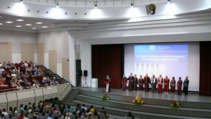 Над 300 задочни студенти направиха първата си академична разходка в