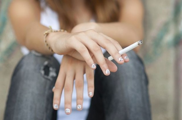 Учени платиха на пушачи, за да откажат цигарите