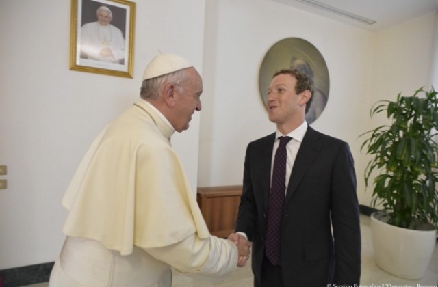 Папа Франциск се срещна с Марк Зукърбърг (СНИМКИ)