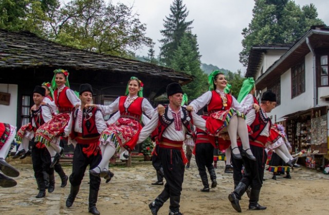 В Боженци отбелязват годишнина от обявяване на селището за резерват
