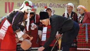 Фолклор филмова музика и кино под звездите в Димитровград