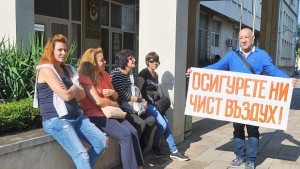 Рехав но първи реален протест срещу миризмата