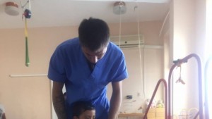 Дете с церебрална парализа проходи след рехабилитация в Центъра във