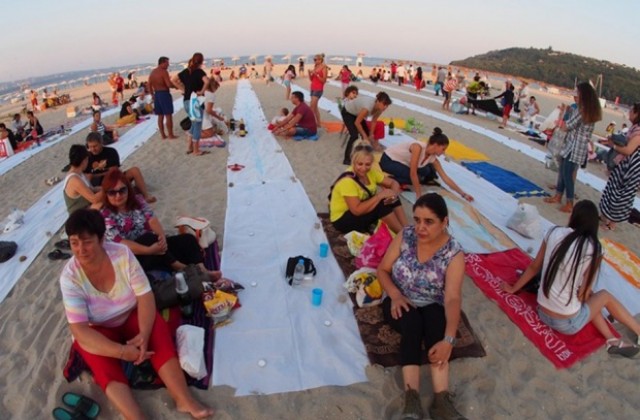 В „Аспарухово” отново правят най-дългата вечеря на плажа
