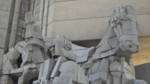 Стъпалата към Паметника в Шумен вече са осветени