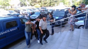 Пернишки автоджамбазин заведе жена си и детето на море и