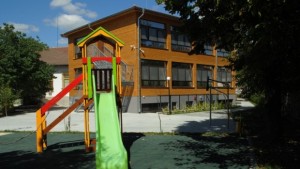 Заради опасна сграда местят 100 деца от забавачницата във Виница