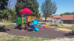 Пет нови детски площадки се изграждат в Девня