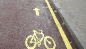 Блъснаха 25годишна с колело на велоалея