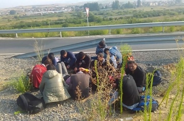 Хванаха рецидивист от Айтос, возил с гумена лодка сирийски бежанци