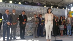 Кунева Държавата прави всичко възможно училищата да отворят врати на