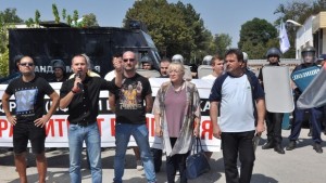 Протестът в Харманли Пришълците вън