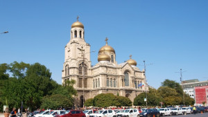 Разносвачи на храна се събраха пред Катедралата почетоха паметта на